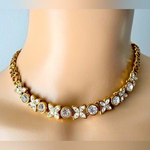 NAPIER Vintage Signed Rare Gorgeous Floral Clear Crystal Gold Necklace.